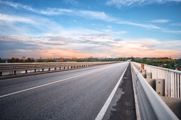 Pont routier asphalté