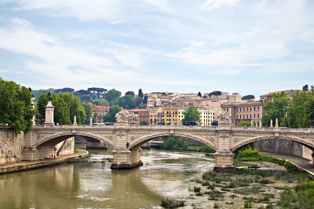 Pont Saint-ange Et Tibre, Rome, Italie