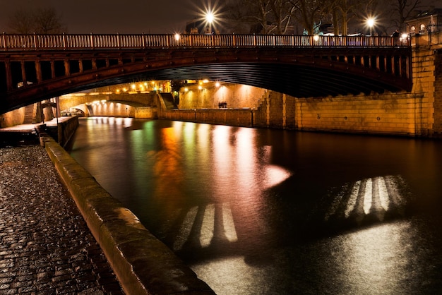 Pont et Seine la nuit Paris