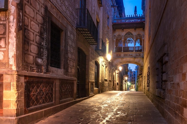 Pont des Soupirs dans le quartier gothique de Barcelone