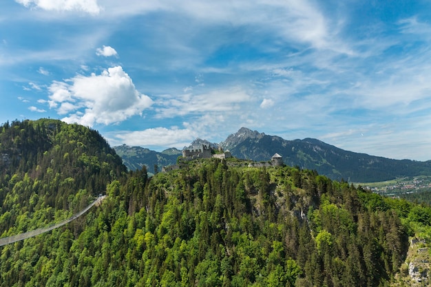 Pont suspendu et ruines du château Ehrenberg