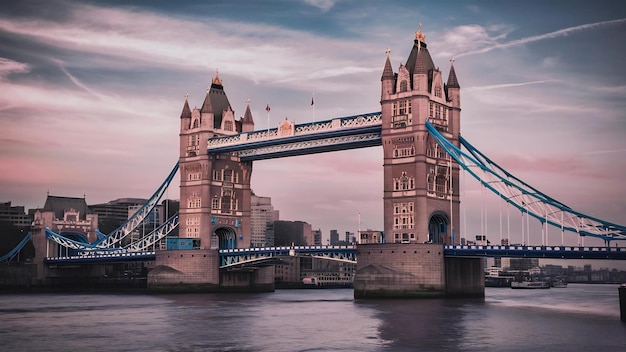 Le pont de la tour à Londres tonne l'image