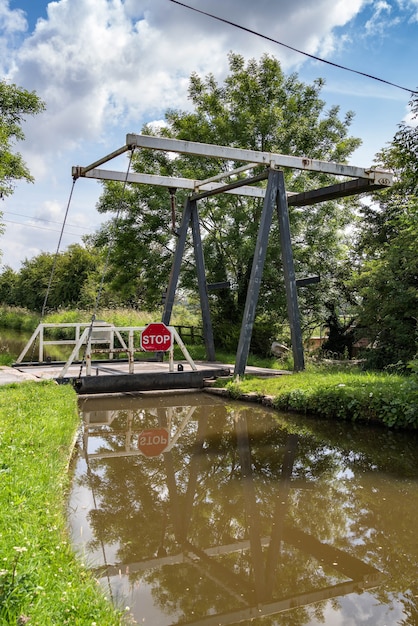 Pont tournant sur le Shropshire Union Canal dans le Shropshire