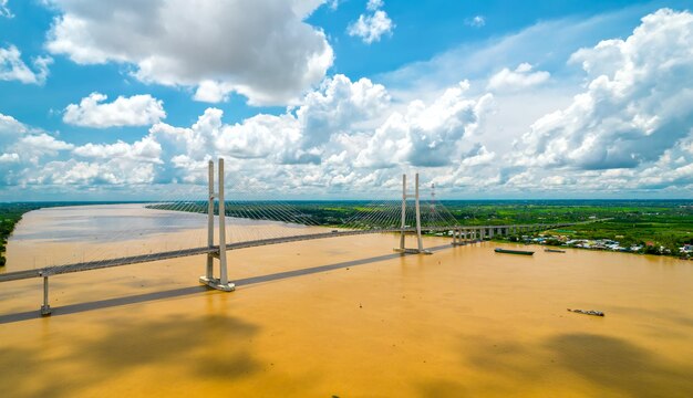 Pont Vam Cong, Dong Thap, Vietnam, vue aérienne. Le pont Vam Cong relie Dong Thap et Can Tho