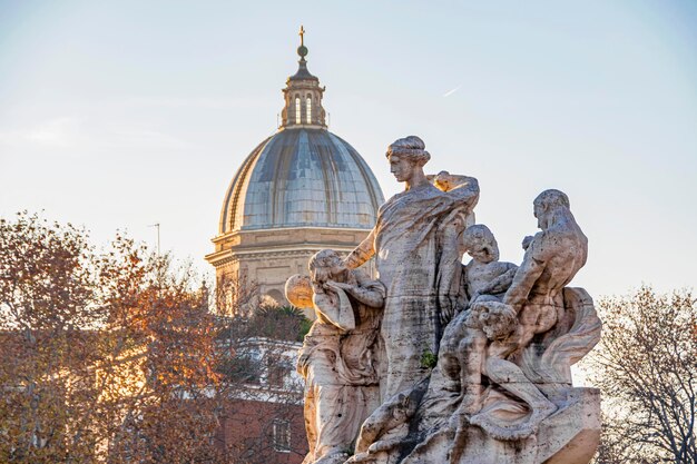 Pont Vittorio Emanuele avec l'église Jean-Baptiste à Rome