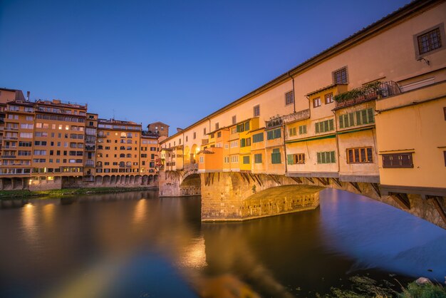 Ponte Vecchio sur l'Arno à Florence, Toscane, Italie.