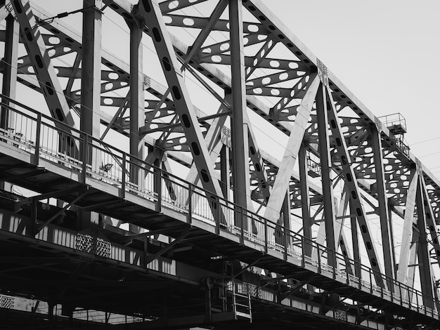 Ponts ferroviaires photo noir et blanc vue urbaine