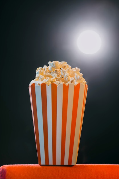 Pop corn sur fauteuil cinéma