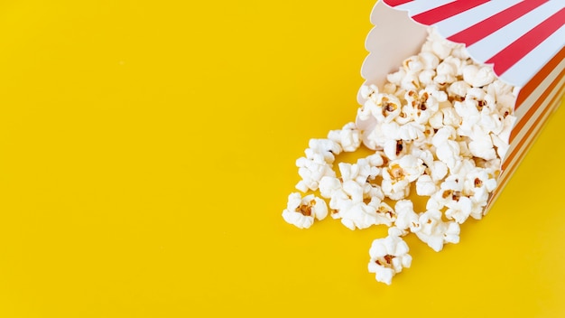 Pop-corn en gros plan avec espace de copie