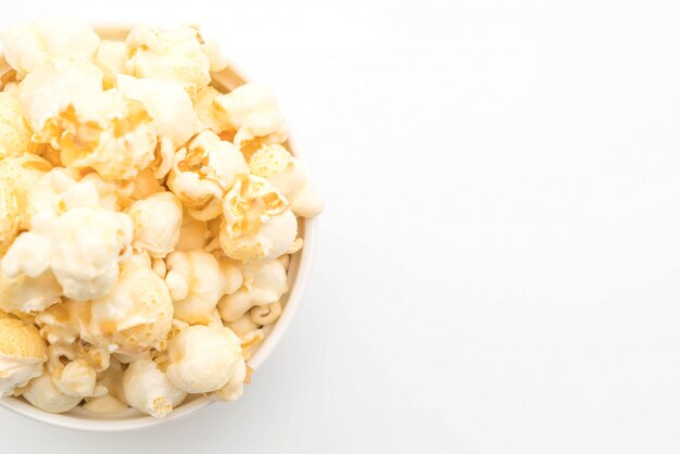 pop-corn sucré sur blanc