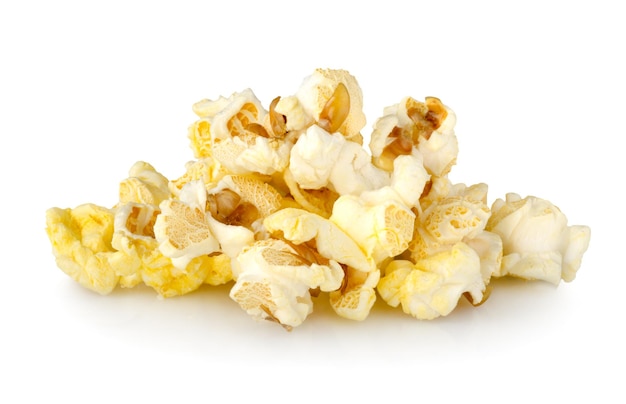 Pop-corn sucré isolé sur fond blanc