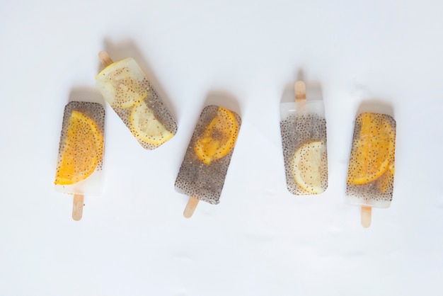 Popsicle d'orange et citron avec chia