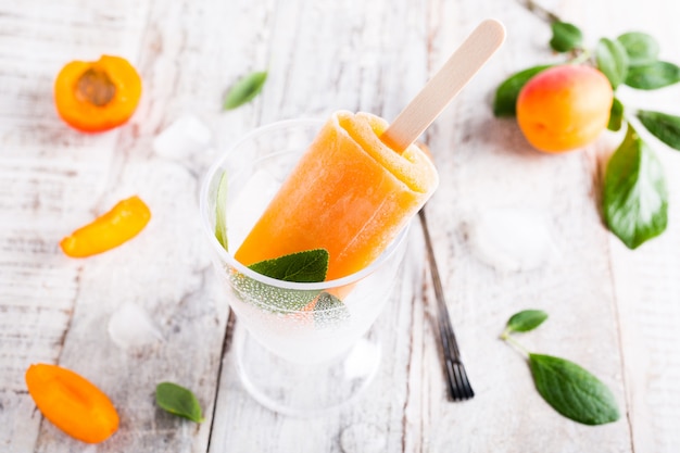 Popsicles aux abricots faits maison