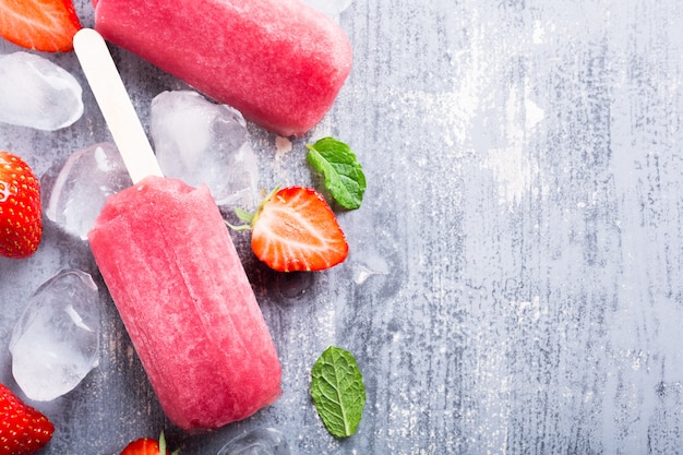 Photo popsicles fraises maison