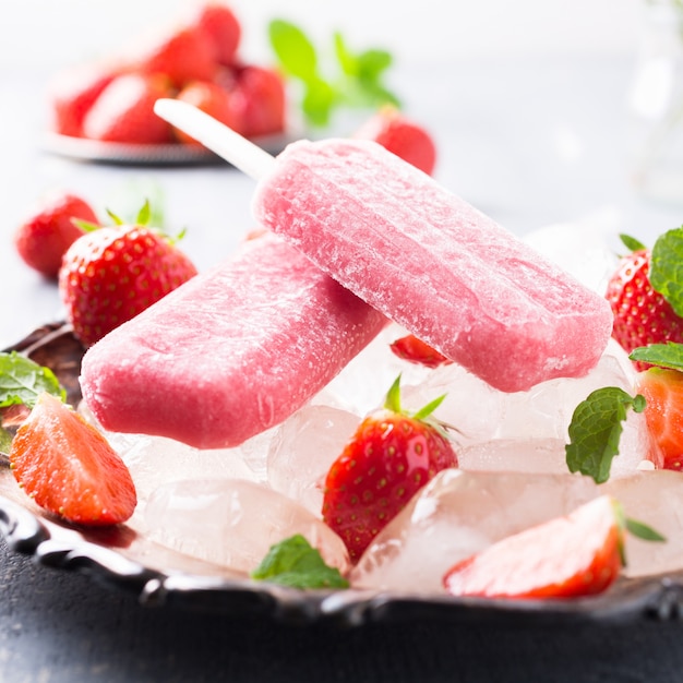 Popsicles fraises maison