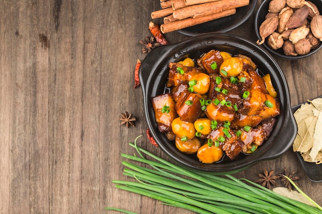 Photo porc braisé aux châtaignes, cuisine chinoise