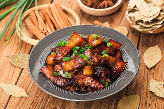 Porc braisé aux marrons, cuisine chinoise