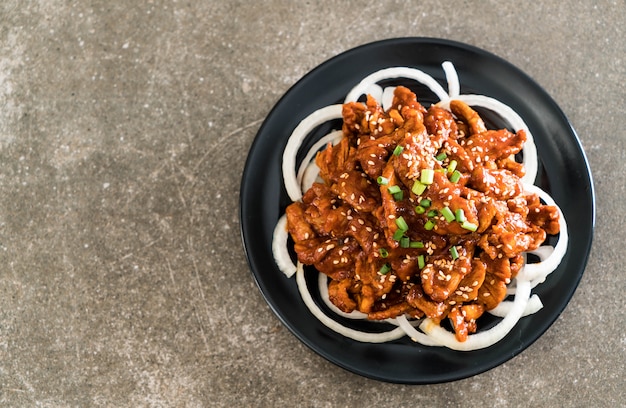 porc frit avec sauce coréenne épicée (bulgogi)