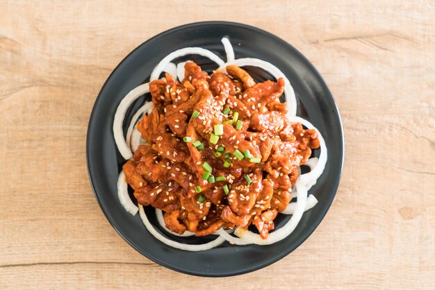 porc frit avec sauce coréenne épicée (bulgogi)