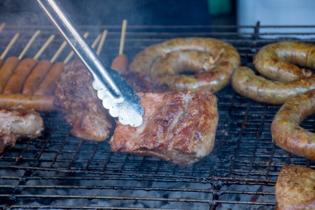 Porc grillé et saucisse épicée du nord de la Thaïlande