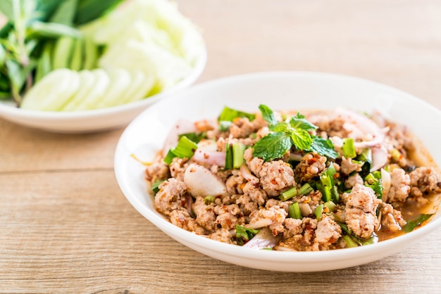 porc haché épicé (Larb - Cuisine traditionnelle thaïlandaise)