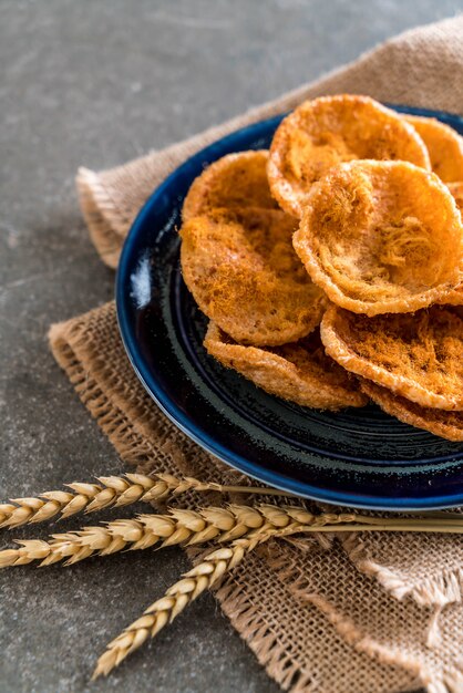 Porc râpé séché sur craquelin de riz