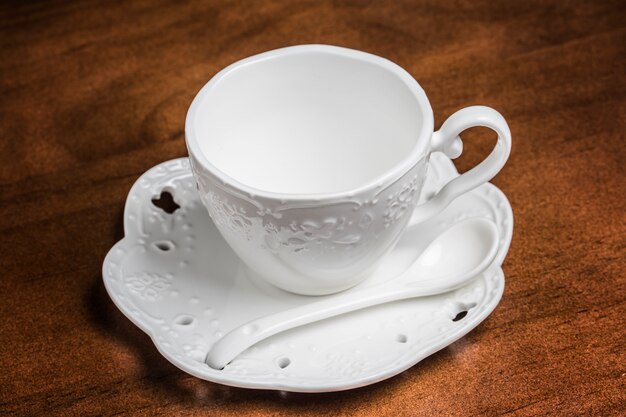 Porcelaine tasse avec soucoupe et cuillère