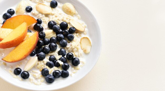 Photo porridge d'avoine dans un bol