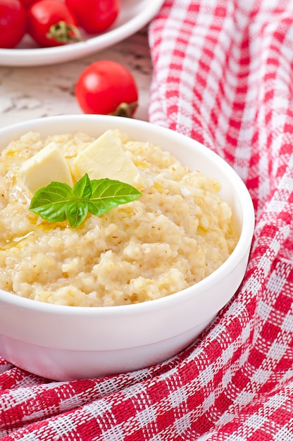 Porridge dans un bol