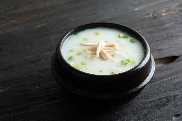 Porridge de poulet au riz coréen Dakjuk