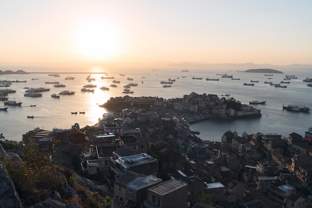 Port balnéaire avec des maisons résidentielles autour de Taizhou Zhejiang