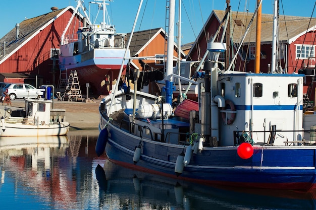 Photo port avec bateaux de pêche au nord du danemark