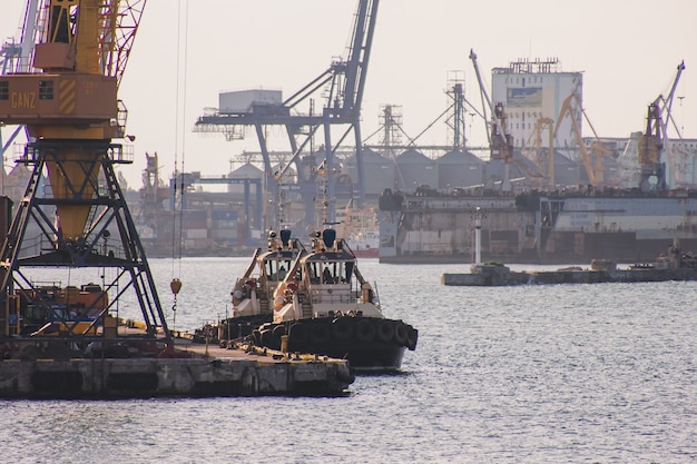 Port de commerce d'Odessa. C'est le port le plus fréquenté au monde en termes de tonnage total d'expédition.