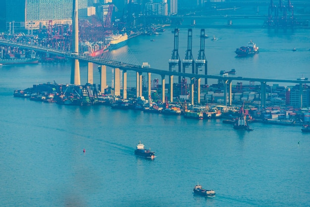 Port de Hong Kong avec vue sur le paysage de gratte-ciel de la ville, bâtiment d'affaires en Chine