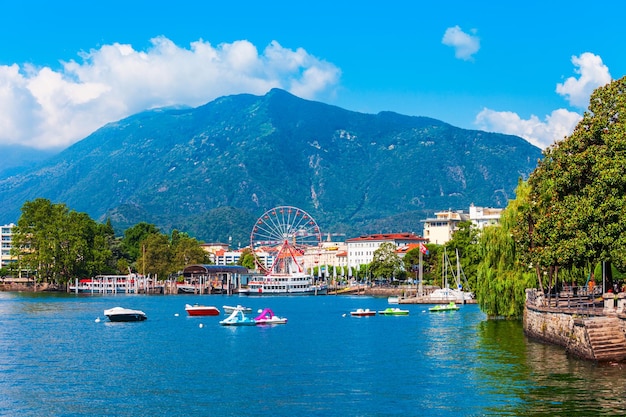 Port de Locarno avec bateaux Suisse