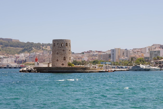 Port maritime de Ceuta vu de l'eau