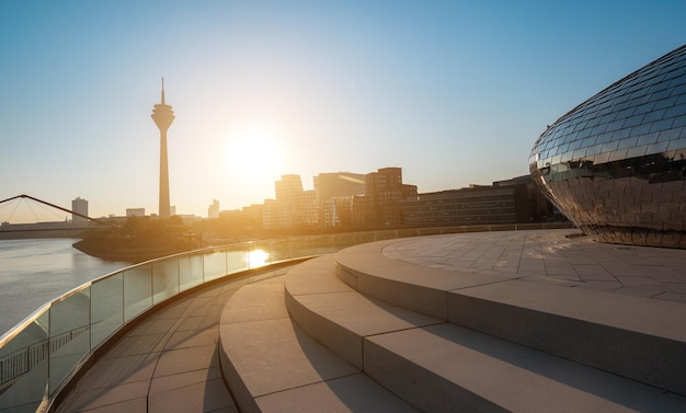 Port des médias à dusseldorf au lever du soleil