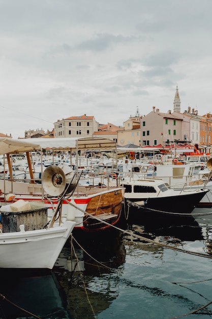 Port de Rovinj en Croatie