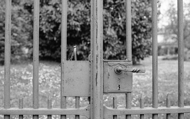 Photo portail en noir et blanc
