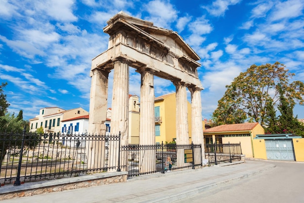 La porte d'Athéna Archegetis est située du côté ouest de l'Agora romaine à Athènes, Grèce