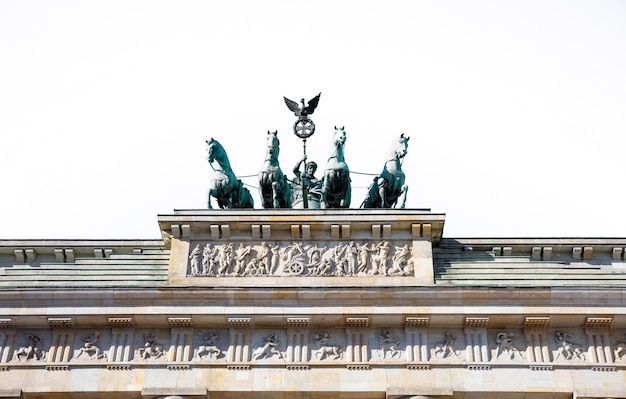 Photo porte de brandebourg berlin allemagne isolé sur fond blanc