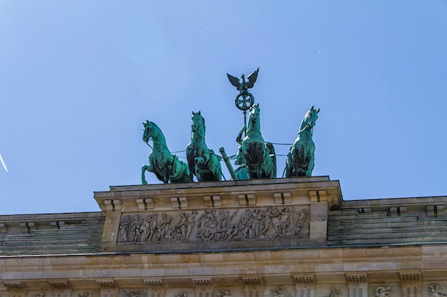 La porte de Brandebourg Brandenburger Tor est l'ancienne porte d'entrée de Berlin Allemagne