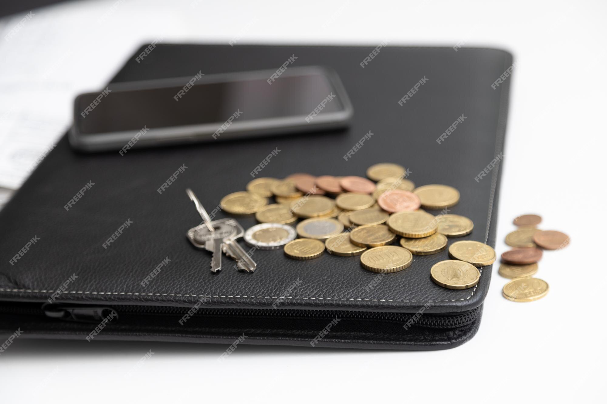 Porte-clés De La Maison De Pièces De Monnaie Et Dessin De La Maison Sur La  Table Gagnez De L'argent Par Idée D'entreprise