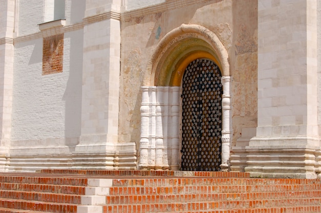 La porte dans l&#39;église, la Russie, Rostov