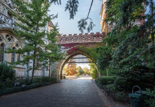 Photo porte à l'entrée du château de vajdahunyad budapest hongrie