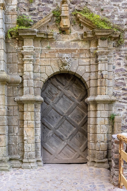 porte d'entrée d'un vieux château