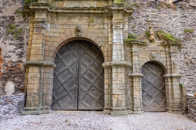 porte d'entrée d'un vieux château