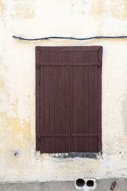 Porte fermée du bâtiment