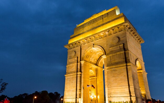 Photo la porte de l'inde après le coucher du soleil à new delhi