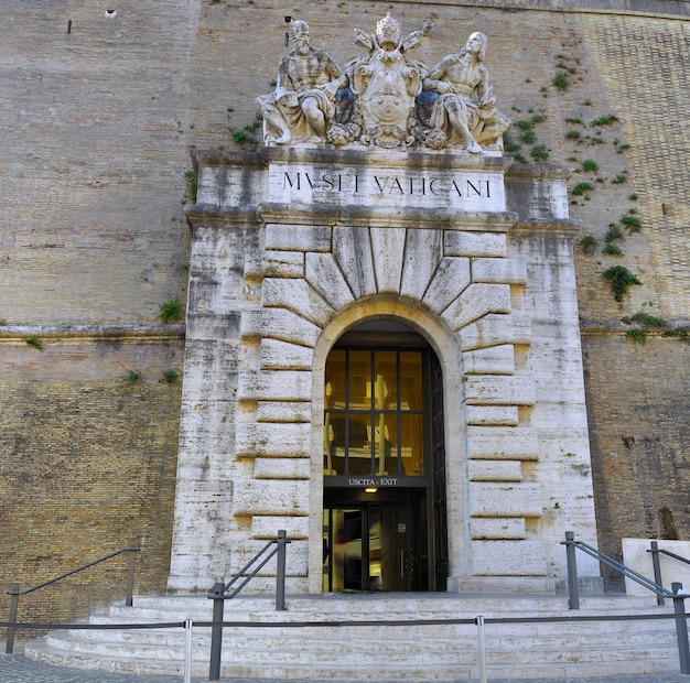 Porte principale de la Cité du Vatican. Rome, Italie